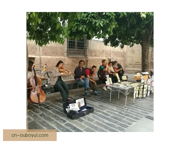 西班牙人出席巴尔孔斯致敬仪式 西班牙人出席巴尔孔斯致敬仪式